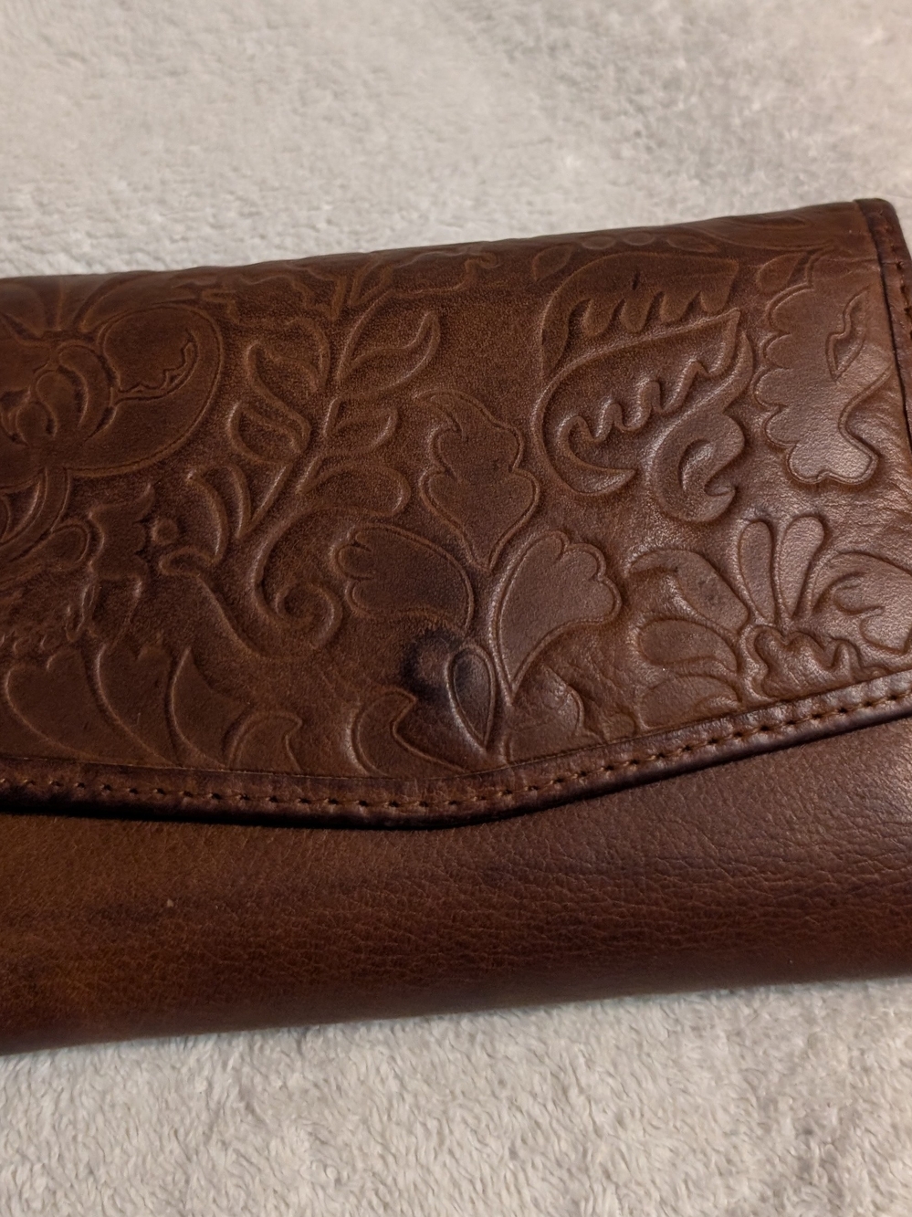 Vintage Fossil Embossed Floral Leather Wallet